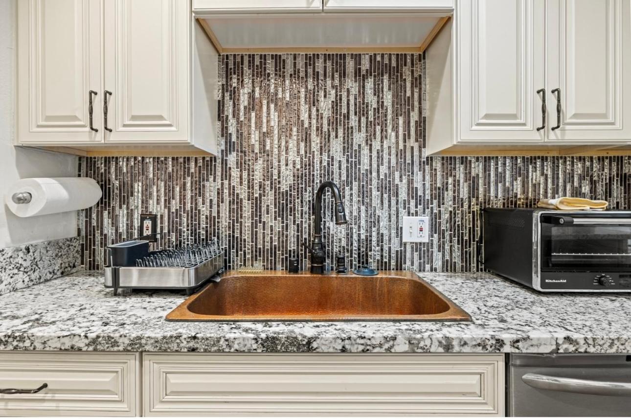 Elegant Hollywood Retreat - Spacious 2Br 2Ba Condo With Resort-Style Amenities Лос-Анджелес Екстер'єр фото
