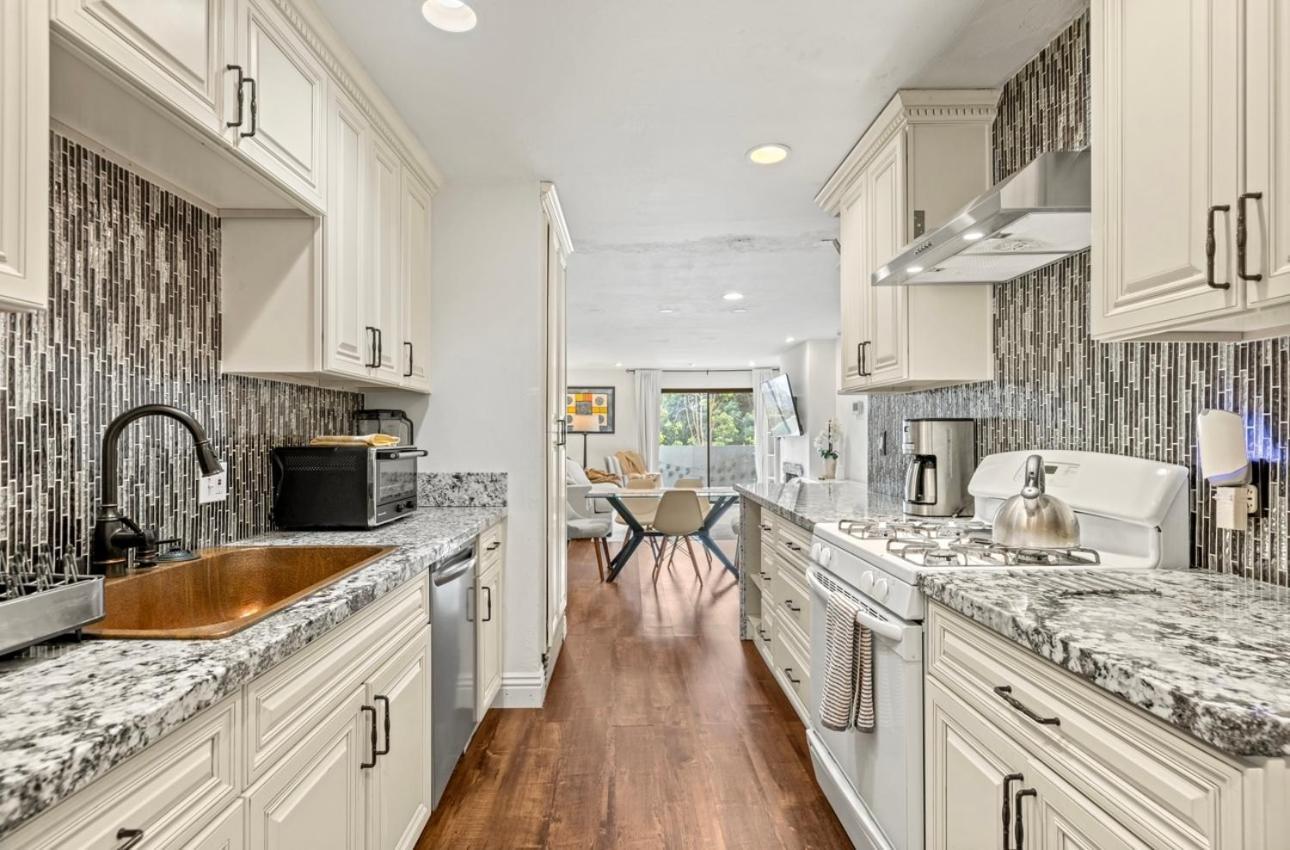Elegant Hollywood Retreat - Spacious 2Br 2Ba Condo With Resort-Style Amenities Лос-Анджелес Екстер'єр фото