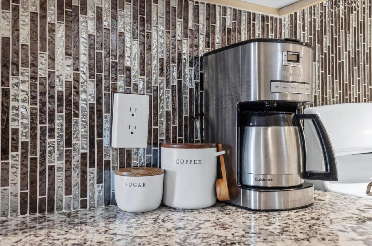 Elegant Hollywood Retreat - Spacious 2Br 2Ba Condo With Resort-Style Amenities Лос-Анджелес Екстер'єр фото