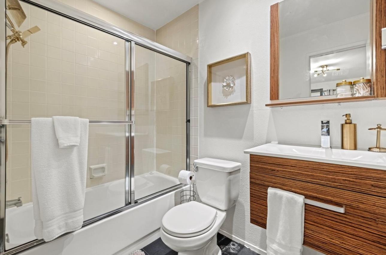 Elegant Hollywood Retreat - Spacious 2Br 2Ba Condo With Resort-Style Amenities Лос-Анджелес Екстер'єр фото