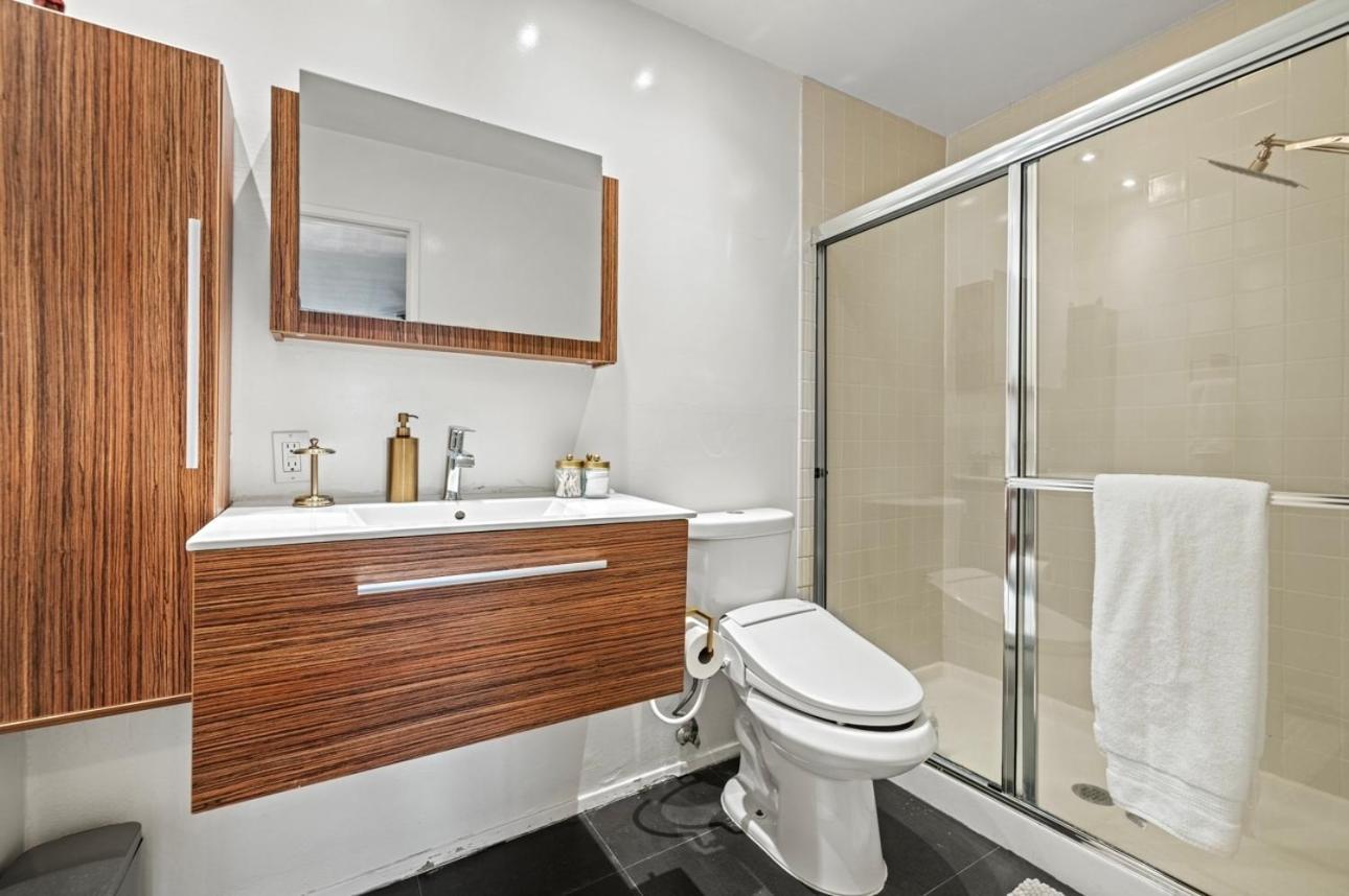 Elegant Hollywood Retreat - Spacious 2Br 2Ba Condo With Resort-Style Amenities Лос-Анджелес Екстер'єр фото